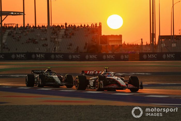 Nico Hulkenberg, Haas VF-23, Fernando Alonso, Aston Martin AMR23