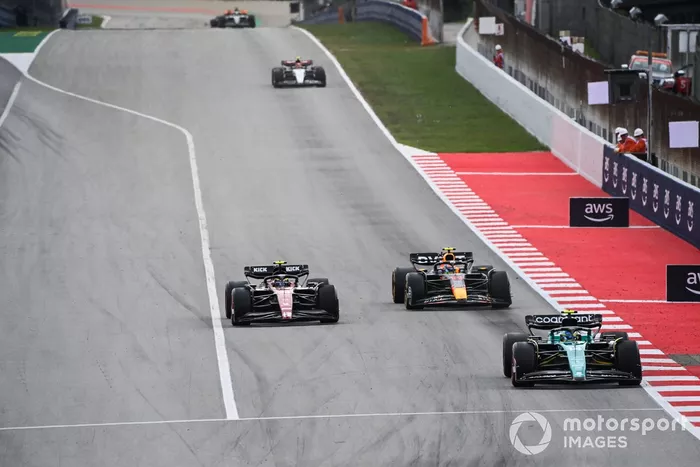 Fernando Alonso, Aston Martin AMR23, Zhou Guanyu, Alfa Romeo C43, Sergio Pérez, Red Bull Racing RB19