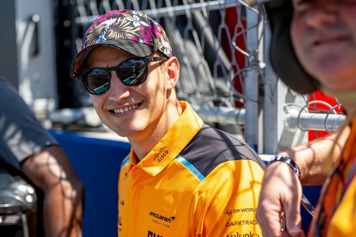 Alex Palou se prepara para conducir a los invitados en la experiencia Hot Laps