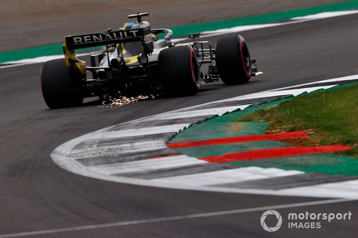 Daniel Ricciardo, Renault F1 Team R.S.20 sacando chispas