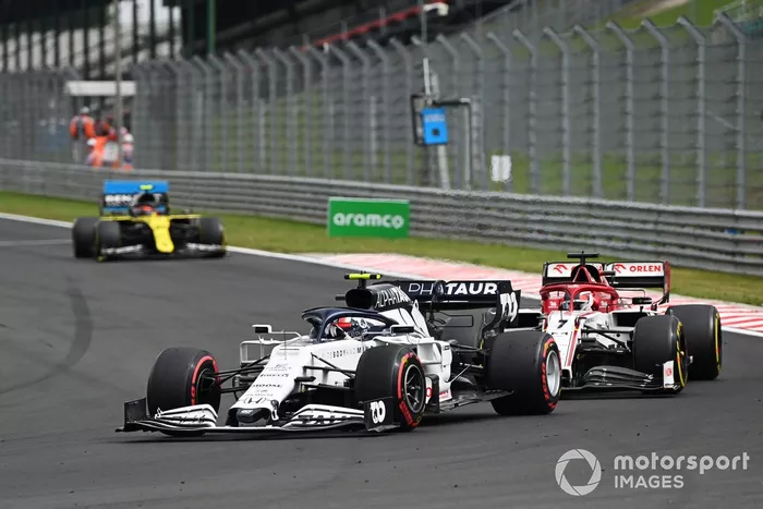 Pierre Gasly, AlphaTauri AT01, Kimi Raikkonen, Alfa Romeo Racing C39