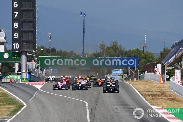 Arrancada Lewis Hamilton, Mercedes F1 W11 , leads Valtteri Bottas, Mercedes F1 W11 , Max Verstappen, Red Bull Racing RB16, Lance Stroll, Racing Point RP20, Sergio Pérez, Racing Point RP20