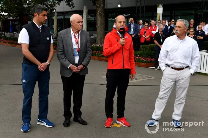 Michael Masi, Race Director, Andrew Westacott, Australian Grand Prix Corporation CEO e Chase Carey, Presidente, Formula 1 parla con la stampa
