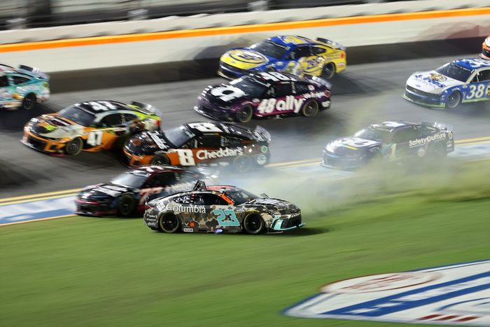 Bubba Wallace, 23XI Racing Toyota, Kyle Busch, Richard Childress Racing Chevrolet