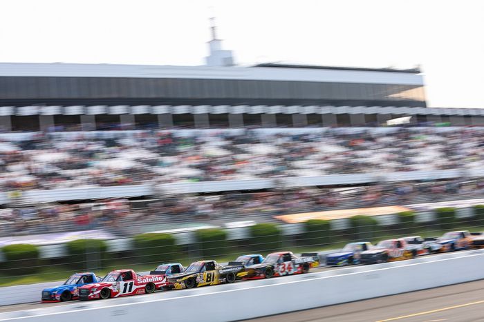 Corey Heim, TRICON Garage Toyota, Connor Mosack, McAnally-Hilgemann Racing Chevrolet