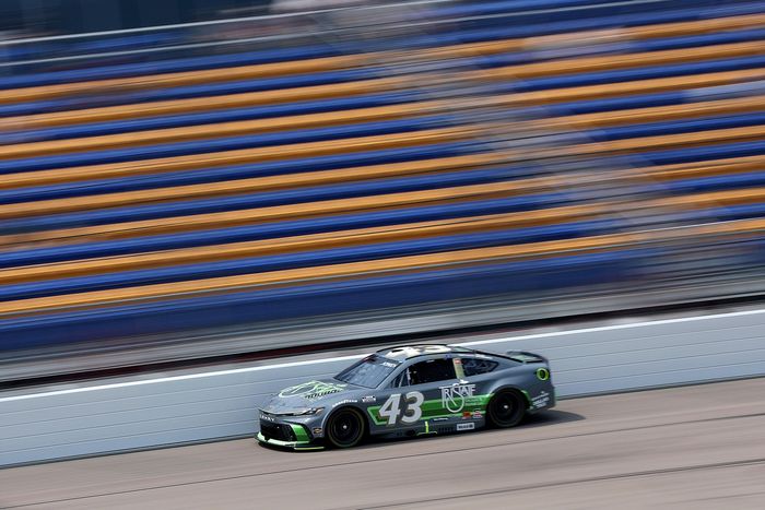 Erik Jones, LEGACY MOTOR CLUB Toyota