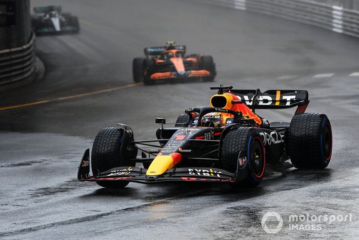 Max Verstappen, Red Bull Racing RB18, Lando Norris, McLaren MCL36