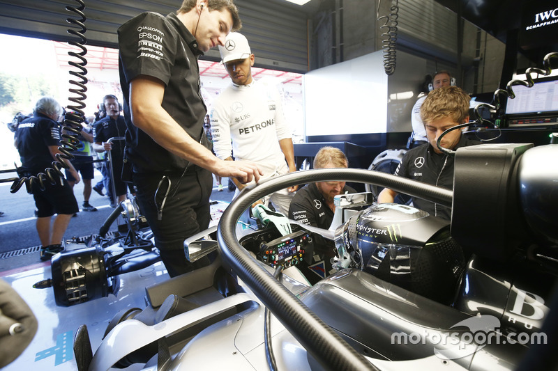 Ніко Росберг, Mercedes AMG F1 W07 Hybrid, і Halo