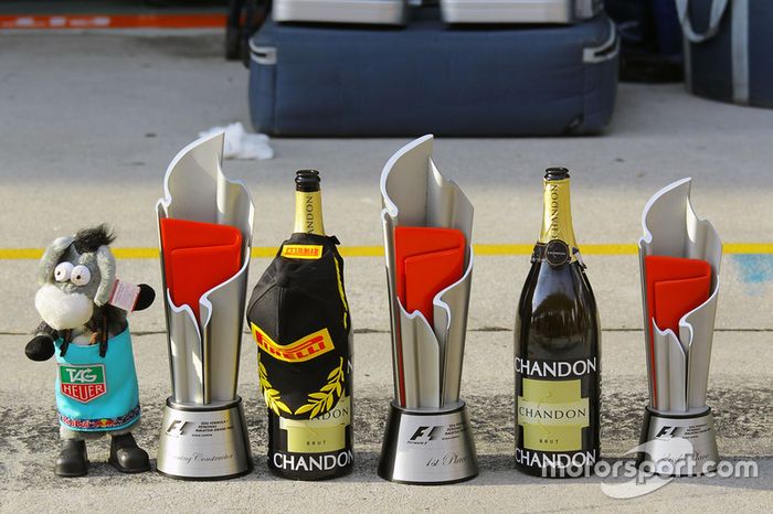 Trofeos y champagne para Red Bull Racing