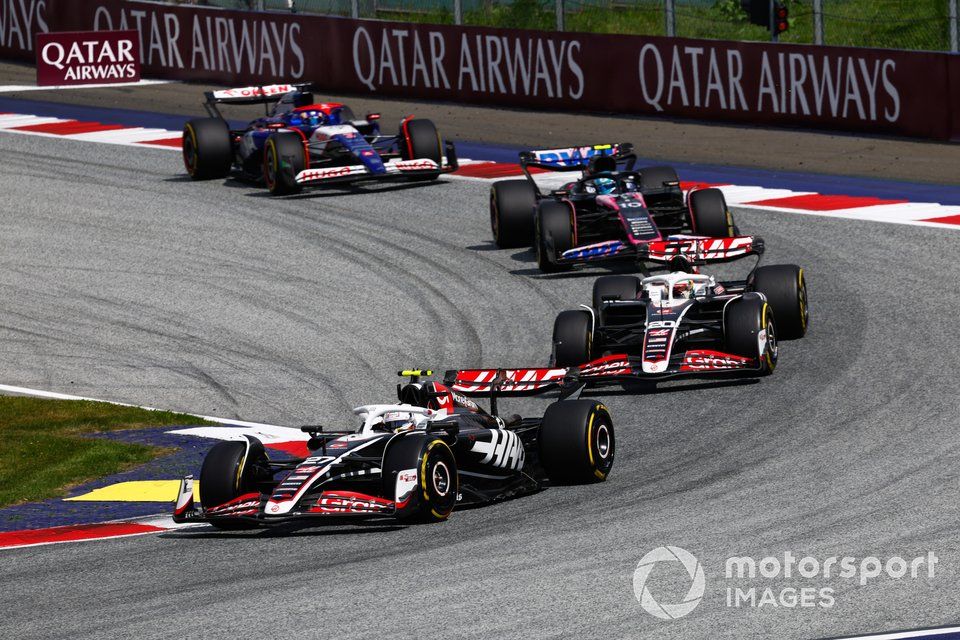 Nico Hulkenberg, Haas VF-24, Kevin Magnussen, Haas VF-24, Pierre Gasly, Alpine A524, Daniel Ricciardo, RB F1 Team VCARB 01
