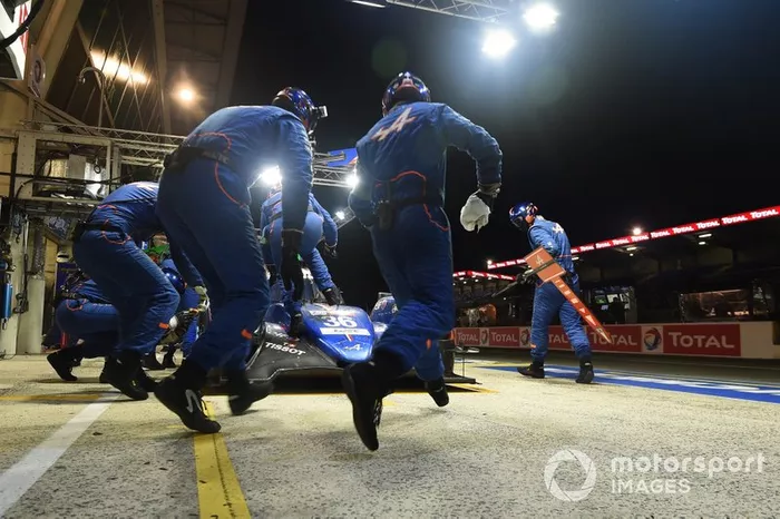 #36 Signatech Alpine Matmut Alpine A470: Nicolas Lapierre, Andre Negrao, Pierre Thiriet