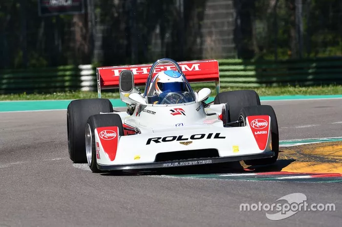 Chevron F2