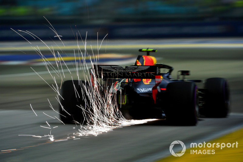 2. Max Verstappen, Red Bull Racing RB14 sparks