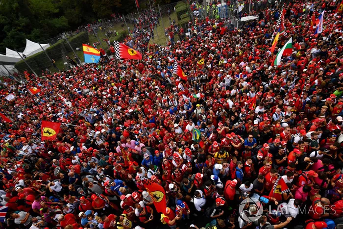 El público invade la pista de Monza