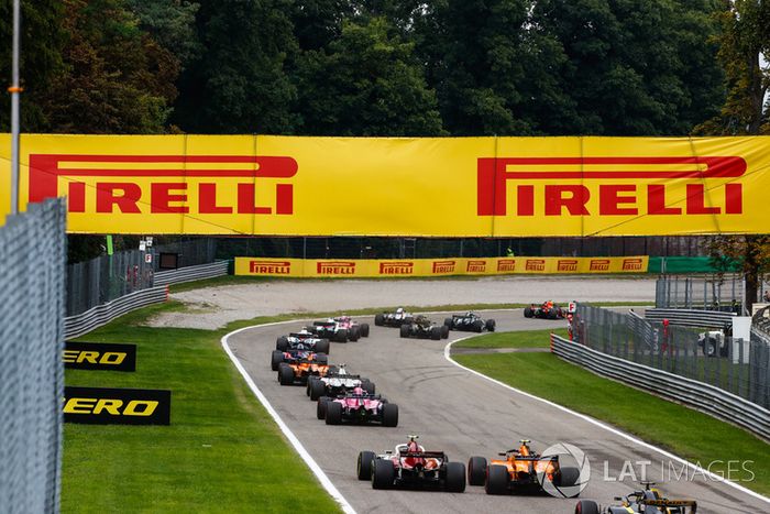 Sergey Sirotkin, Williams FW41, Sergio Perez, Racing Point Force India VJM11, Charles Leclerc, Sauber C37, y Stoffel Vandoorne, McLaren MCL33