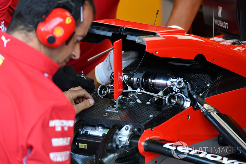 Передня підвіска Ferrari SF71H