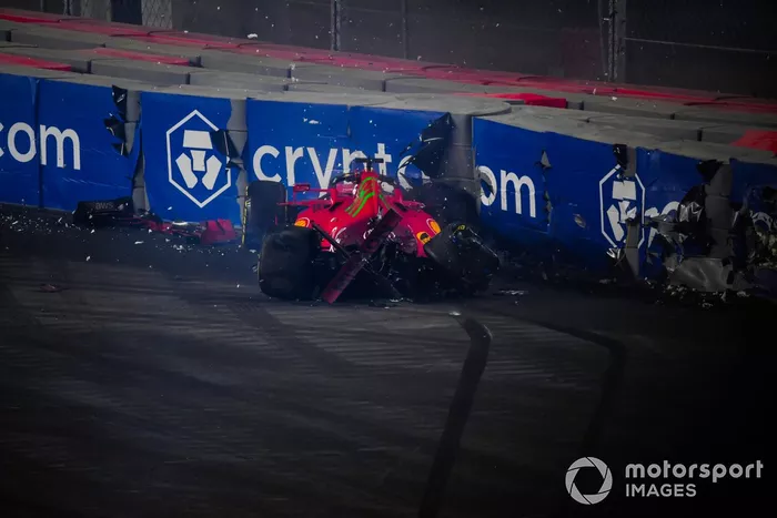 Charles Leclerc, Ferrari, choca en la FP2