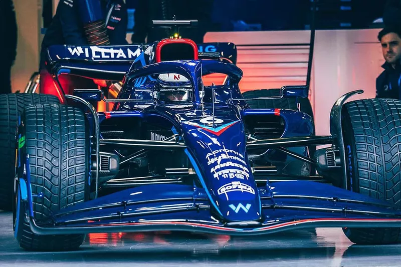 La Williams FW44 en piste à Silverstone