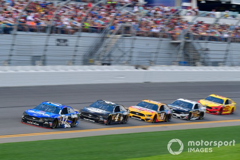 Ricky Stenhouse Jr., Roush Fenway Racing, Ford Mustang Fastenal, Kevin Harvick, Stewart-Haas Racing, Ford Mustang Busch Beer Car2Can, Clint Bowyer, Stewart-Haas Racing, Ford Mustang Rush Truck Centers/Mobil 1, Aric Almirola, Stewart-Haas Racing, Ford Mustang Smithfield, Joey Logano, Team Penske, Ford Mustang Shell Pennzoil