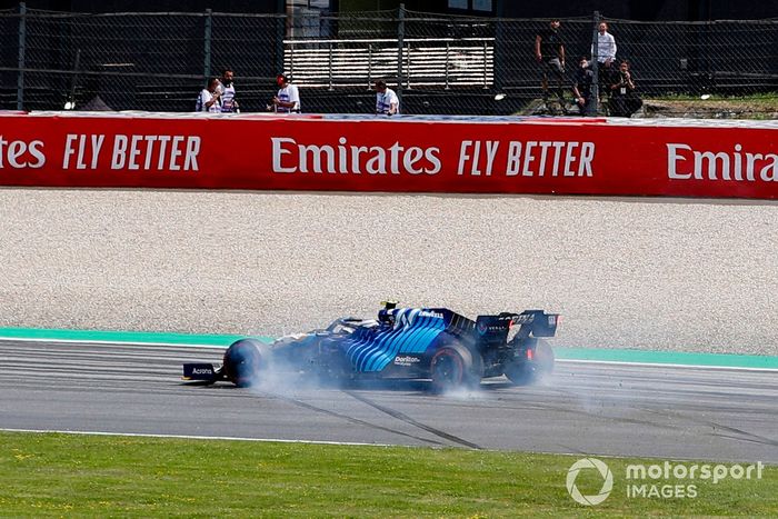Nicholas Latifi, Williams FW43B, hace un trompo
