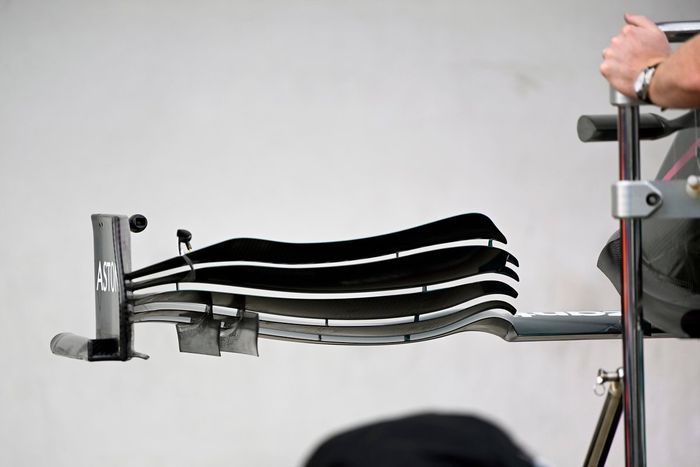 Detalle del alerón delantero del Aston Martin AMR21