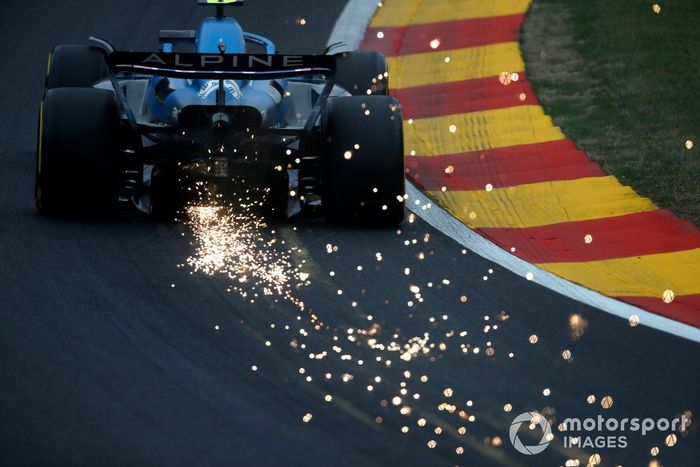 Esteban Ocon, Alpine A522, echa chispas