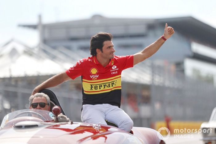 Carlos Sainz, Scuderia Ferrari durante el desfile de pilotos