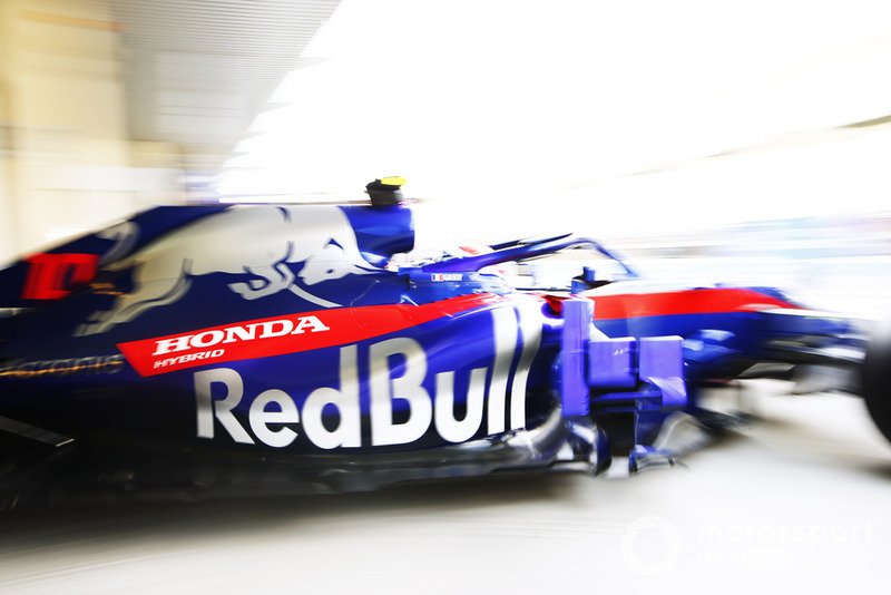 Pierre Gasly, Scuderia Toro Rosso STR13, leaves the garage