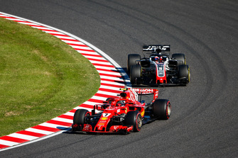 Kimi Raikkonen, Ferrari SF71H, Romain Grosjean, Haas F1 Team VF-18