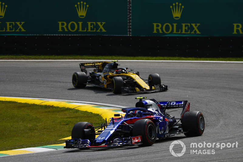 П'єр Гаслі, Scuderia Toro Rosso STR13, та Карлос Сайнс-мол., Renault Sport F1 Team R.S. 18