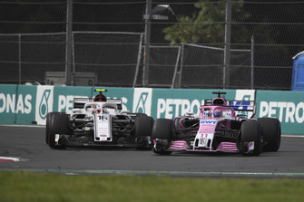 Charles Leclerc, Sauber C37 ve Sergio Perez, Racing Point Force India VJM11