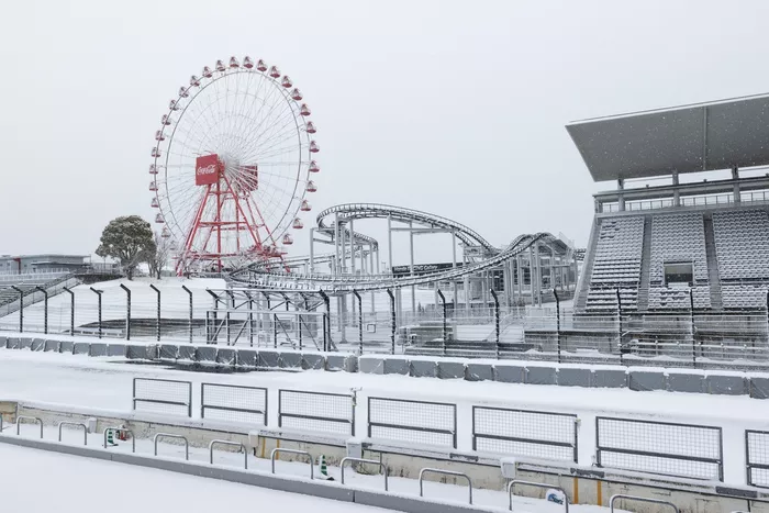 冠雪した鈴鹿サーキット