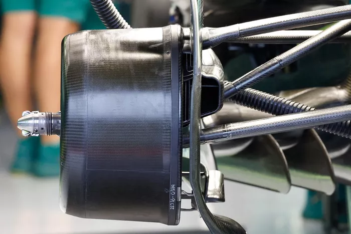 Detalle del tambor de freno del Aston Martin AMR23