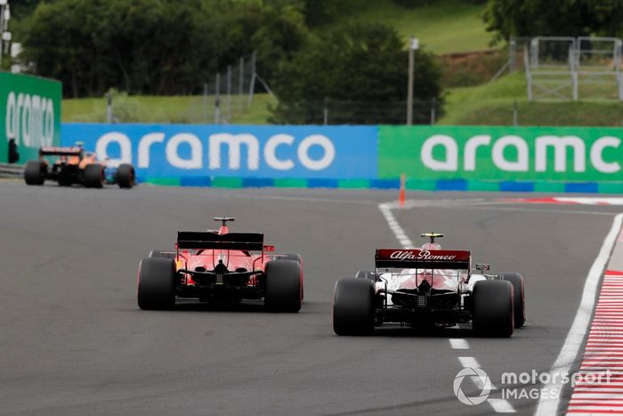 Lando Norris, McLaren MCL35, Sebastian Vettel, Ferrari SF1000, Antonio Giovinazzi, Alfa Romeo Racing C39