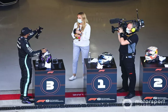 El tercer lugar Lewis Hamilton, Mercedes-AMG F1, en Parc Ferme