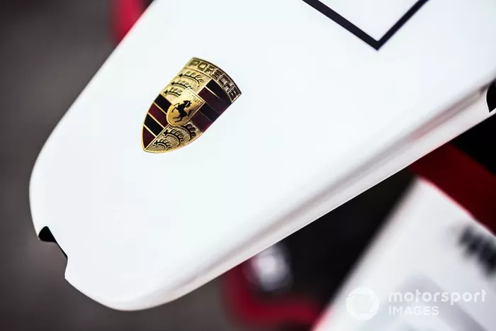 Porsche badge