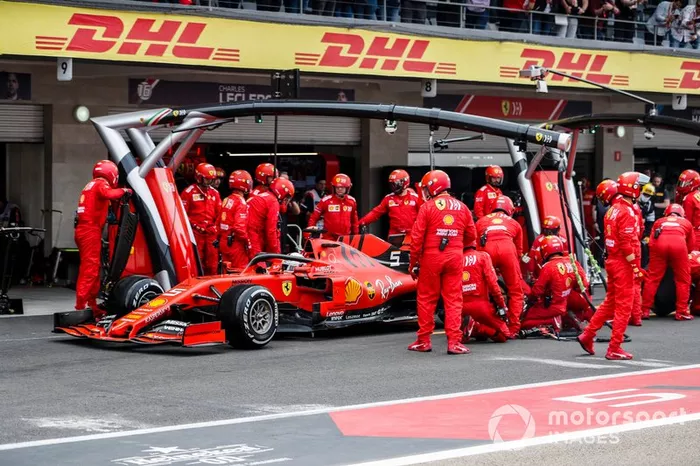 Sebastian Vettel, Ferrari SF90 pit stop