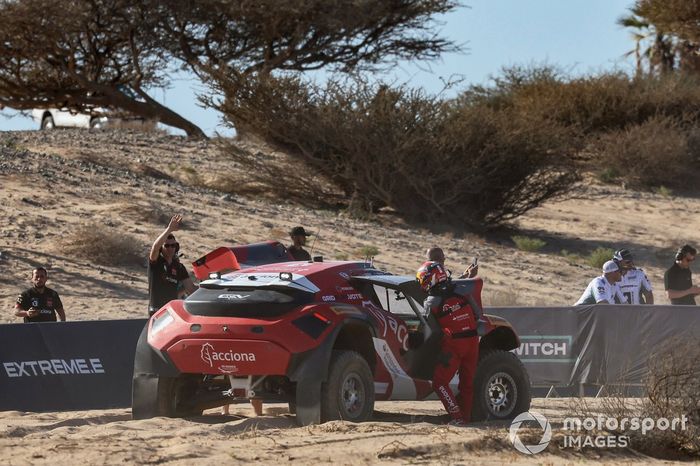 Laia Sanz, Mattias Ekstrom, Acciona | Sainz XE Team, at the switch zone