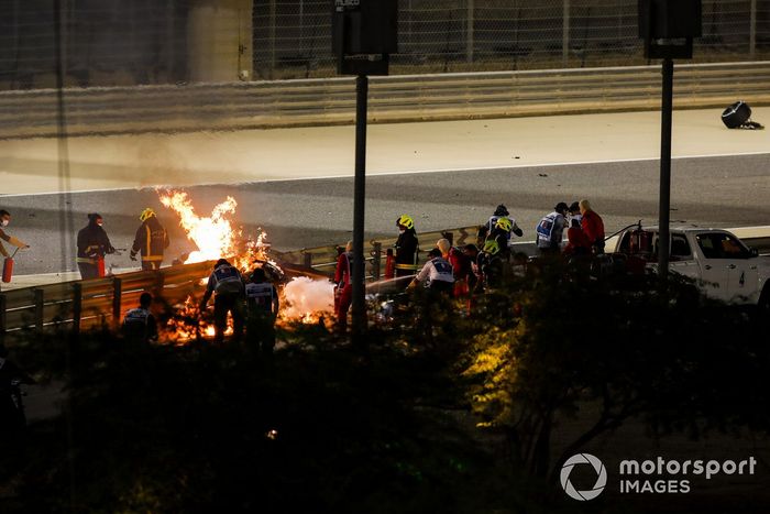 El monoplaza de Romain Grosjean, Haas VF-20 en llamas
