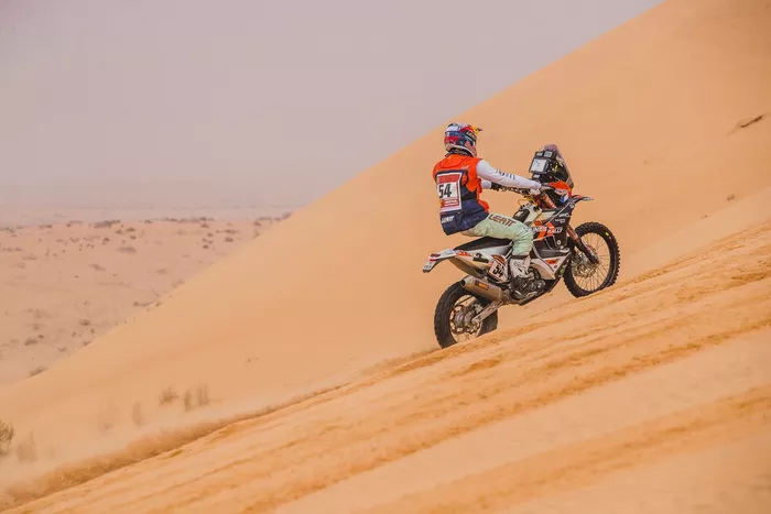 #54 Team Baines Rally KTM: Camille Chapeliere