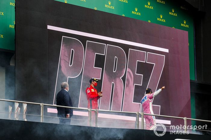 Podio: segundo lugar Sergio Pérez, Racing Point, y tercer lugar Sebastián Vettel, Ferrari