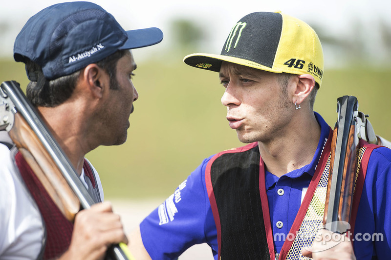 Valentino Rossi, Yamaha Factory Racing, Nasser Al-Attiyah en el club de tiro de Losail