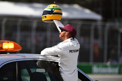 Ganador de la pole Lewis Hamilton, Mercedes AMG F1