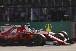 Себастьян Феттель, Ferrari SF70H, Феліпе Масса, Williams FW40, на рестарті