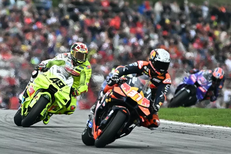 Pedro Acosta, Red Bull KTM Factory Racing, Fabio Di Giannantonio, VR46 Racing Team