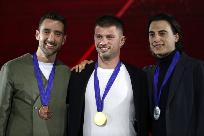 El italiano Alessandro Zaccone y el Campeón del Mundo de MotoE, Mattia Casadei