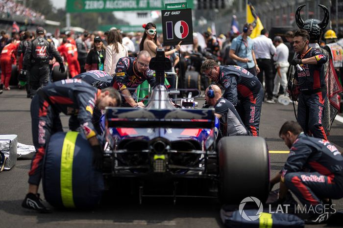Pierre Gasly, Scuderia Toro Rosso STR12 and Scuderia Toro Rosso 