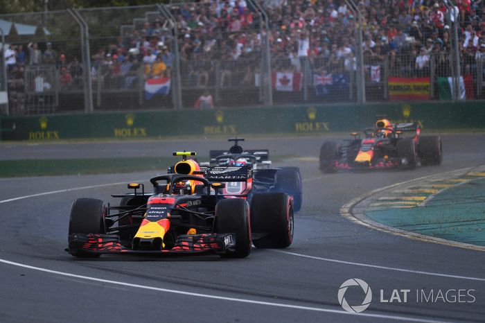 Max Verstappen, Red Bull Racing RB14 spins