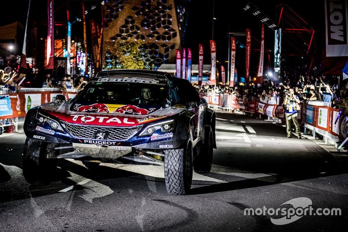 Ganador #303 Peugeot Sport Peugeot 3008 DKR: Carlos Sainz, Lucas Cruz