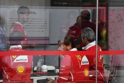 Sebastian Vettel, Ferrari and Maurizio Arrivabene, Ferrari Team Principal